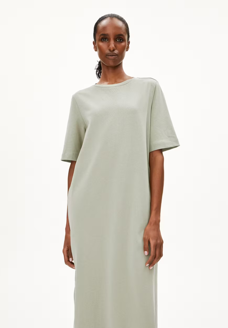 
                  
                    XELINAA – Entspanntes Jerseykleid in Seegrün
                  
                