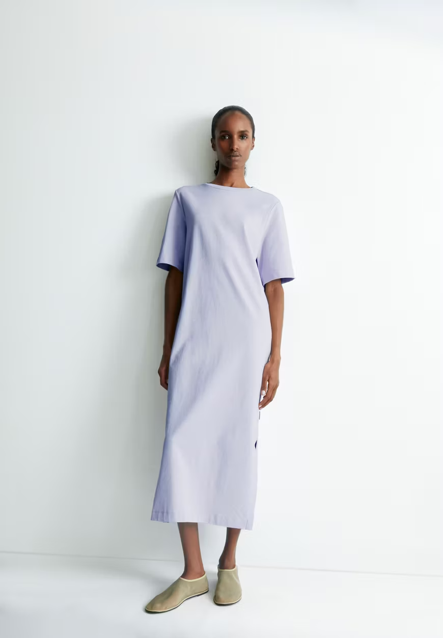 
                  
                    XELINAA – Lockeres Jerseykleid in weichem Flieder
                  
                