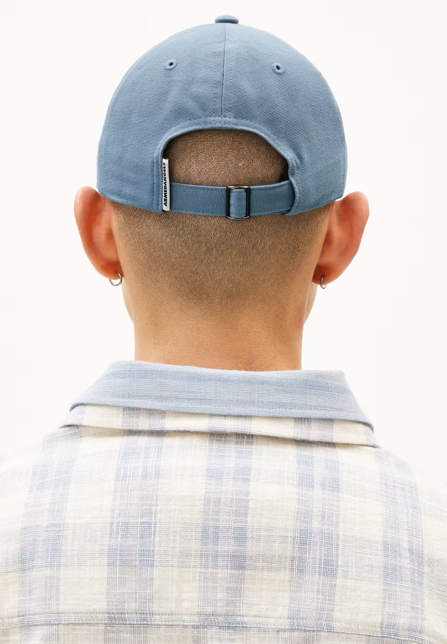 
                  
                    YENAAS BOLD Pigment Blue Cap
                  
                