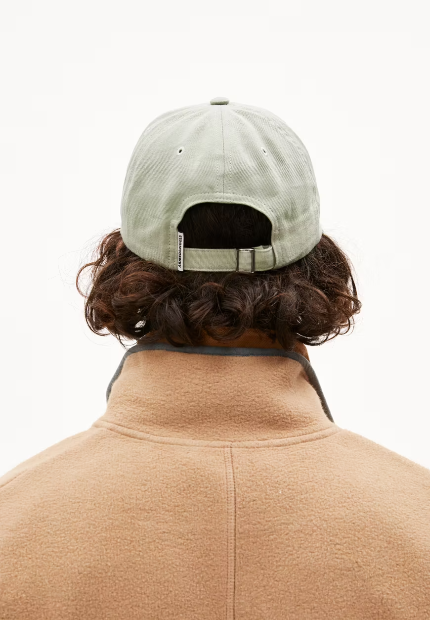 
                  
                    YENAAS BOLD Seagreen Cap
                  
                