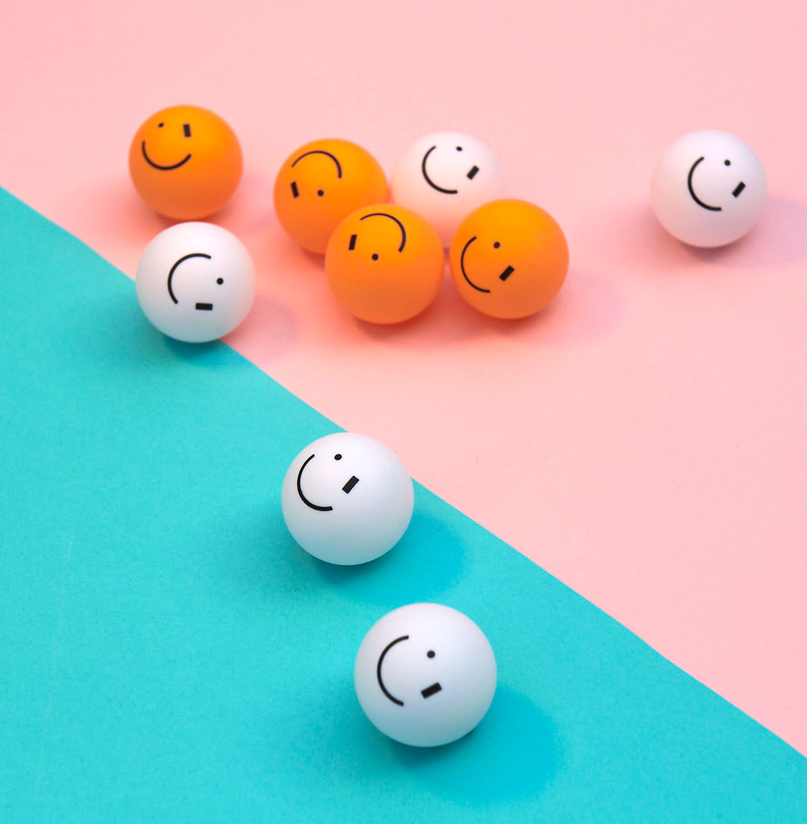 
                  
                    SMILEY WINK 2 White & 2 Orange Ping Pong Balls
                  
                