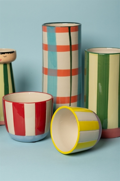 
                  
                    Grüne Vase mit Rosenstreifen
                  
                