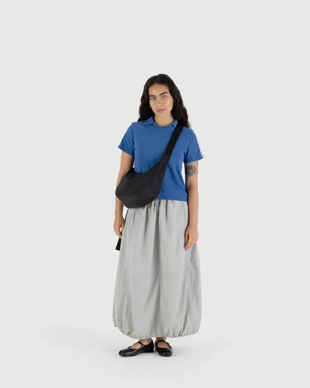 
                  
                    Schwarze mittelgroße Halbmond-Tasche aus Nylon
                  
                
