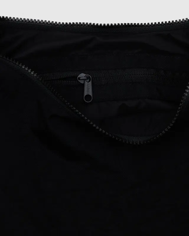 
                  
                    Schwarze mittelgroße Halbmond-Tasche aus Nylon
                  
                