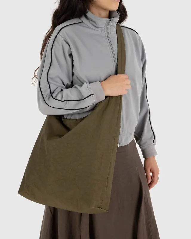 
                  
                    Große Schultertasche aus Nylon „Seaweed“
                  
                
