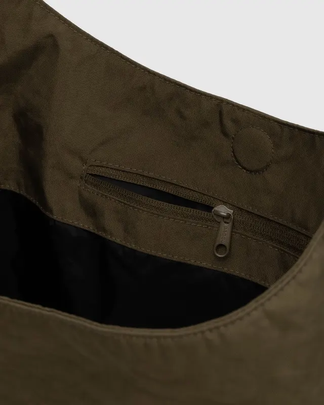 
                  
                    Große Schultertasche aus Nylon „Seaweed“
                  
                