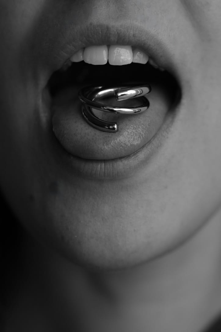 
                  
                    17 Silver Cutted Ring
                  
                