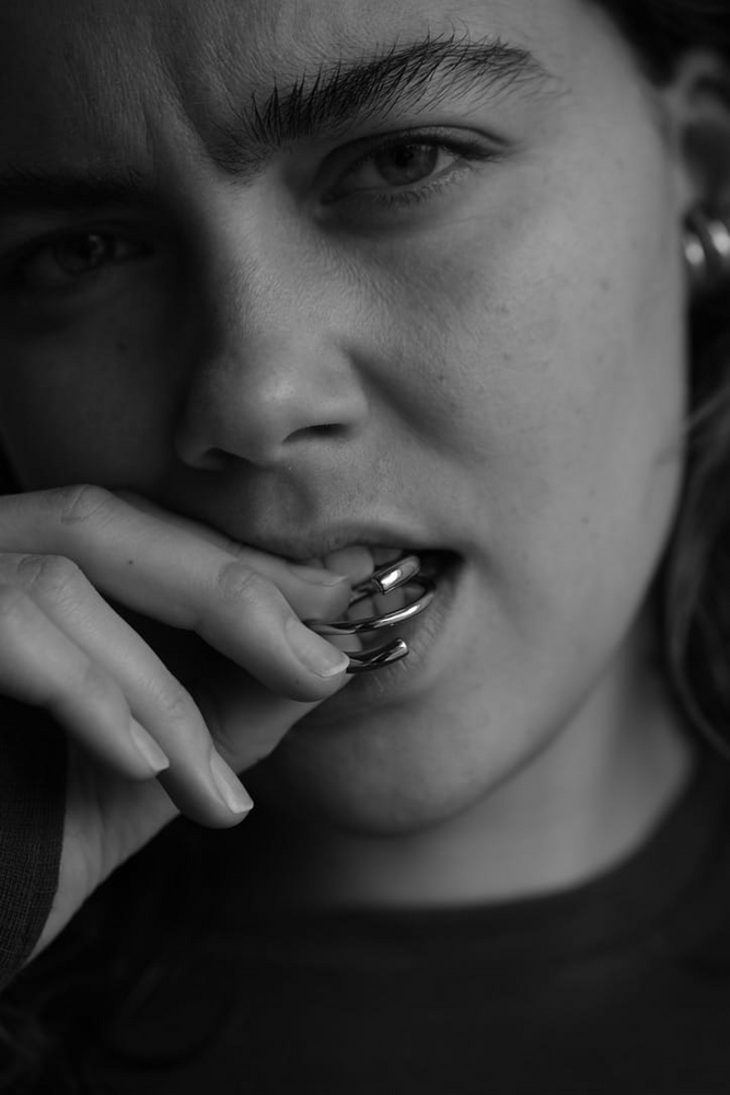 
                  
                    19 Silver Cutted Ring
                  
                