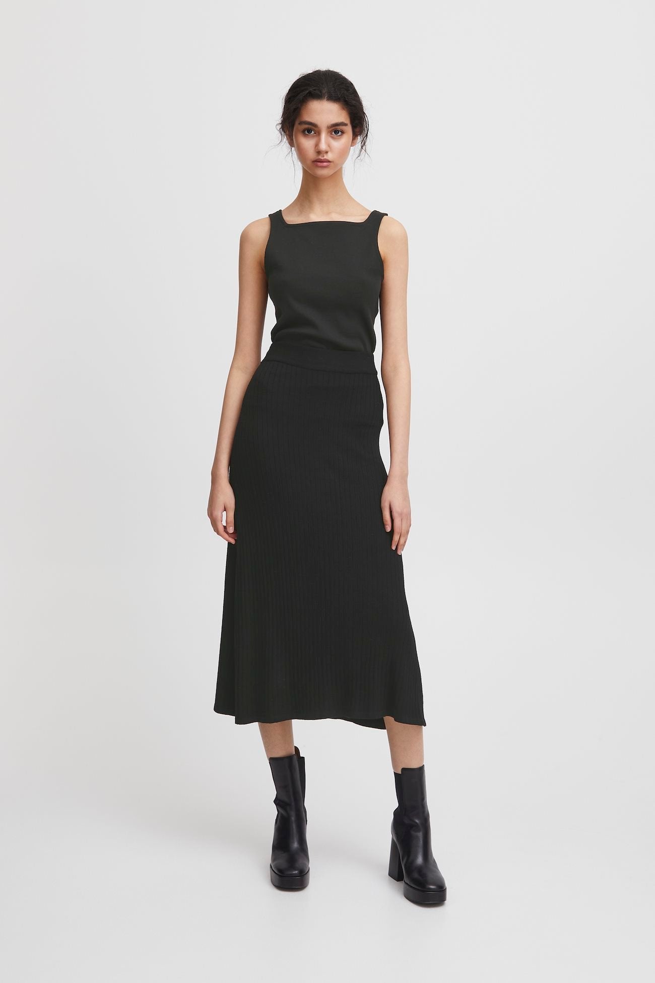 
                  
                    IHRUVERA Black Skirt
                  
                