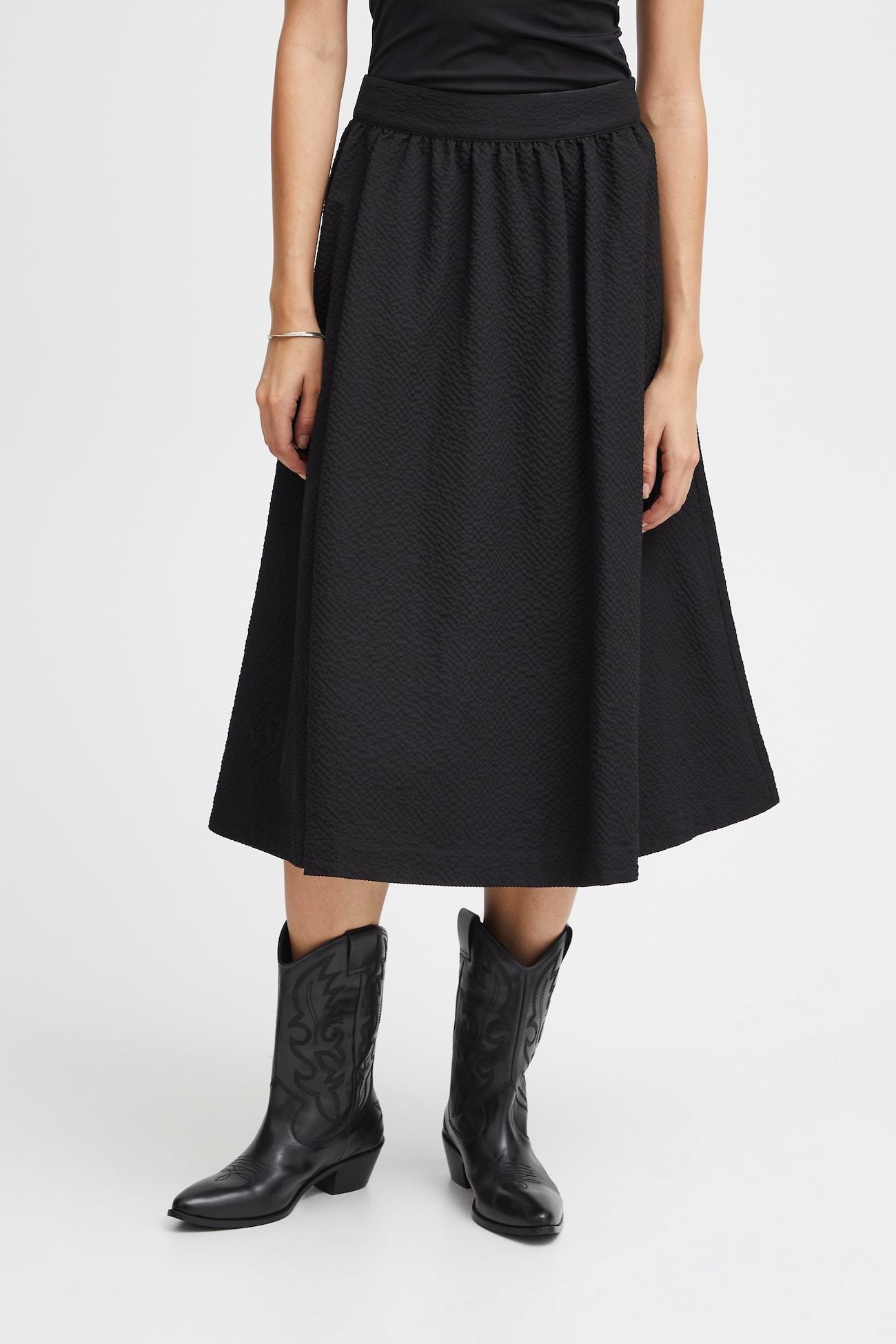 
                  
                    IHJOLISSA Black Skirt
                  
                