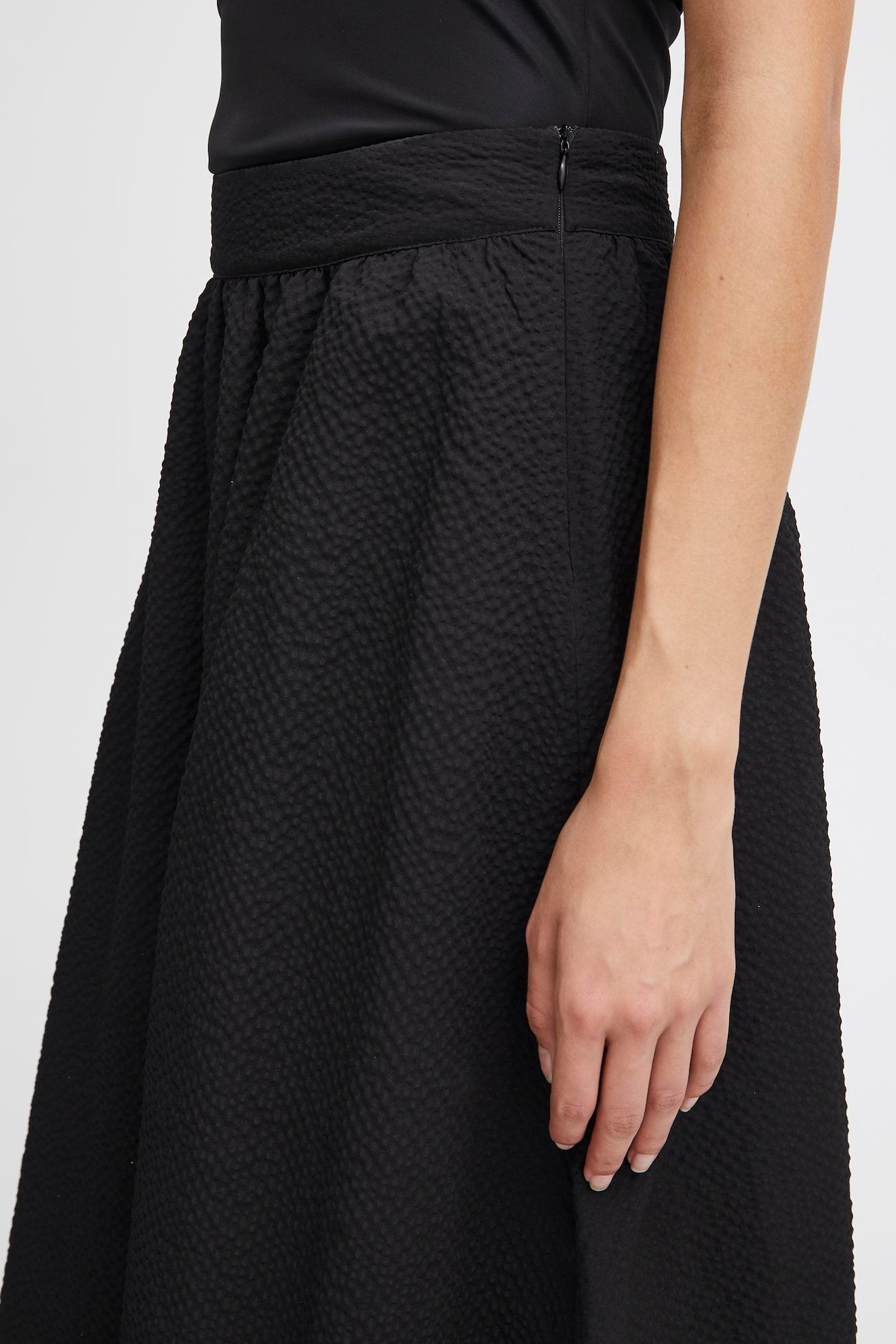 
                  
                    IHJOLISSA Black Skirt
                  
                