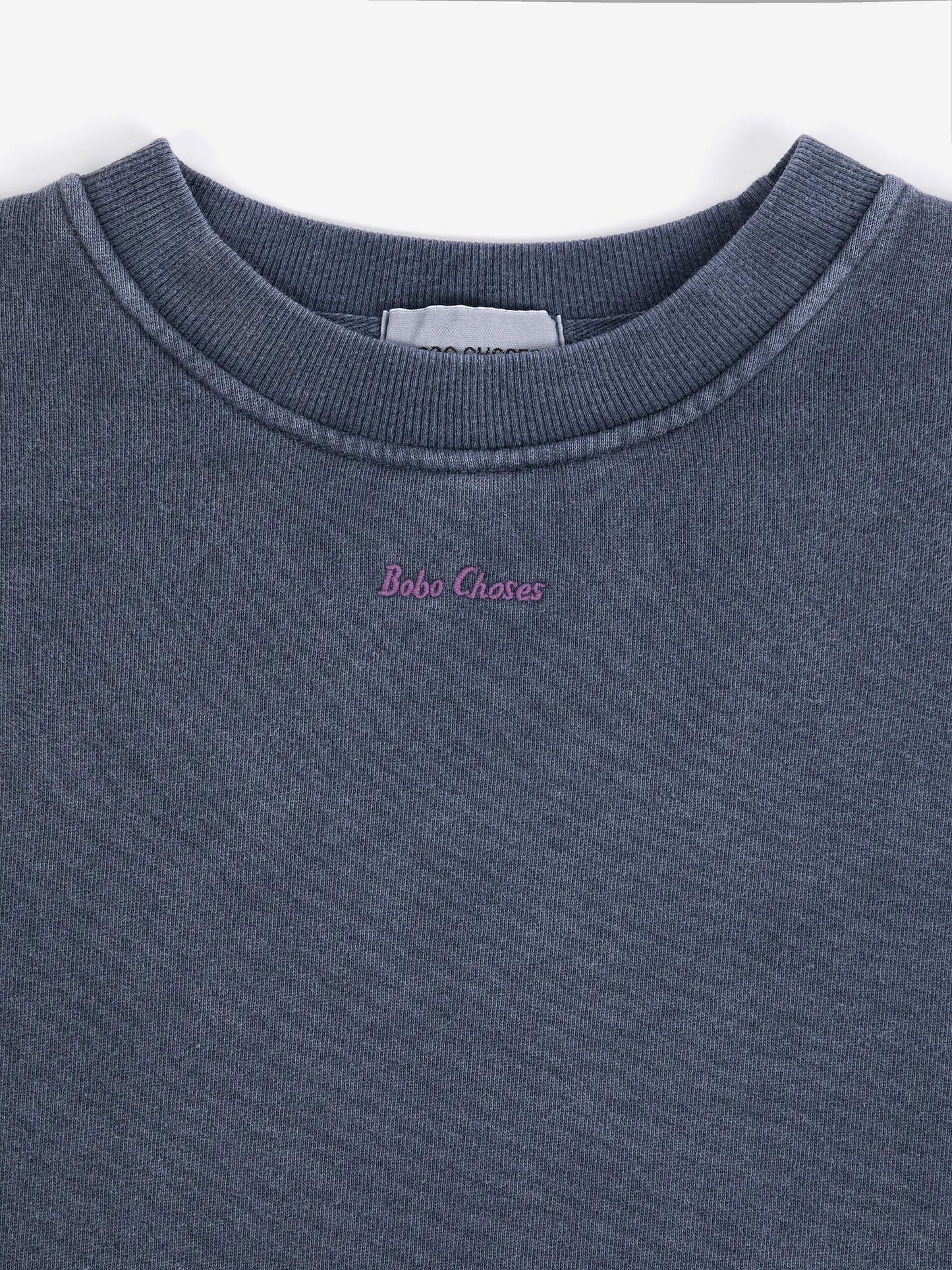 
                  
                    Marineblauer Pullover mit überschnittenen Schultern und Stickerei
                  
                