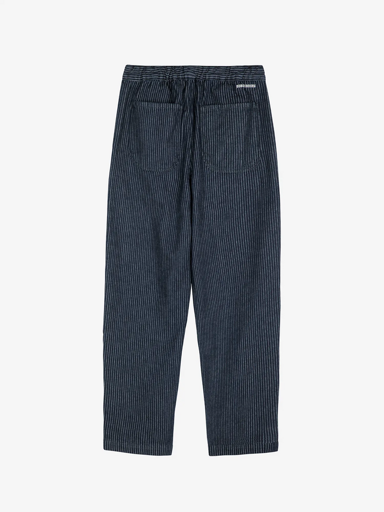 
                  
                    Marineblaue Jeans mit entspannter Passform
                  
                