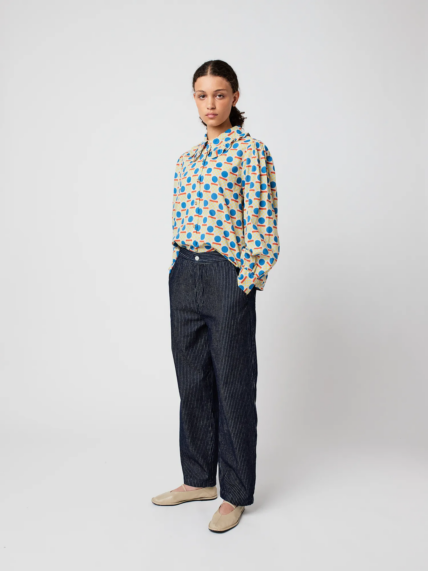 
                  
                    Marineblaue Jeans mit entspannter Passform
                  
                