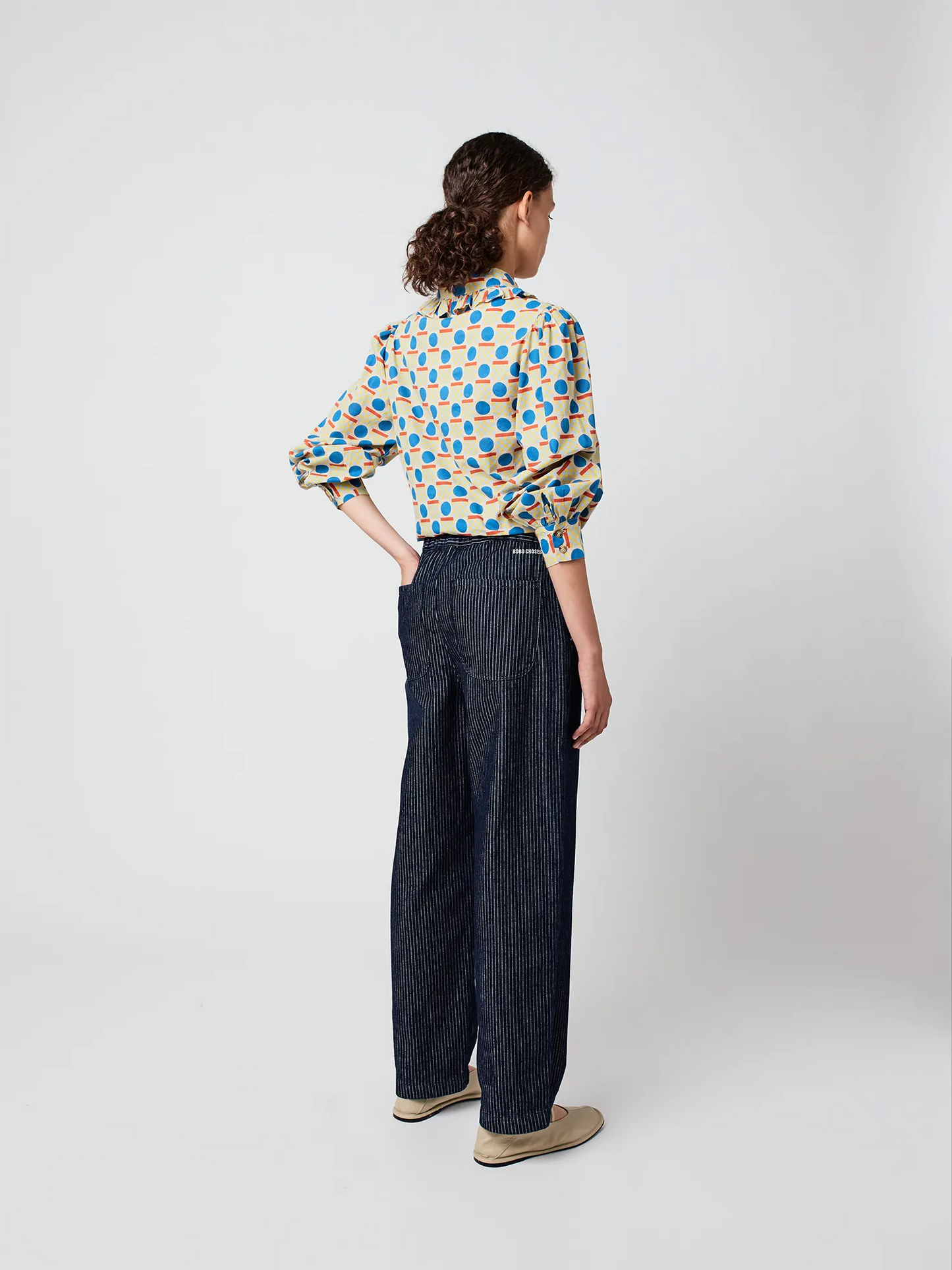 
                  
                    Marineblaue Jeans mit entspannter Passform
                  
                