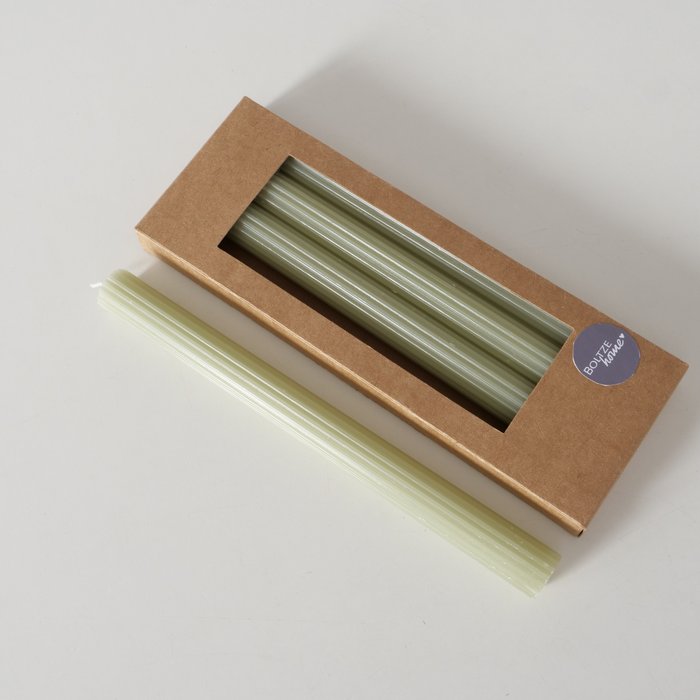 
                  
                    Hellgrünes klassisches Stabkerzen-Set mit 4 Stück
                  
                