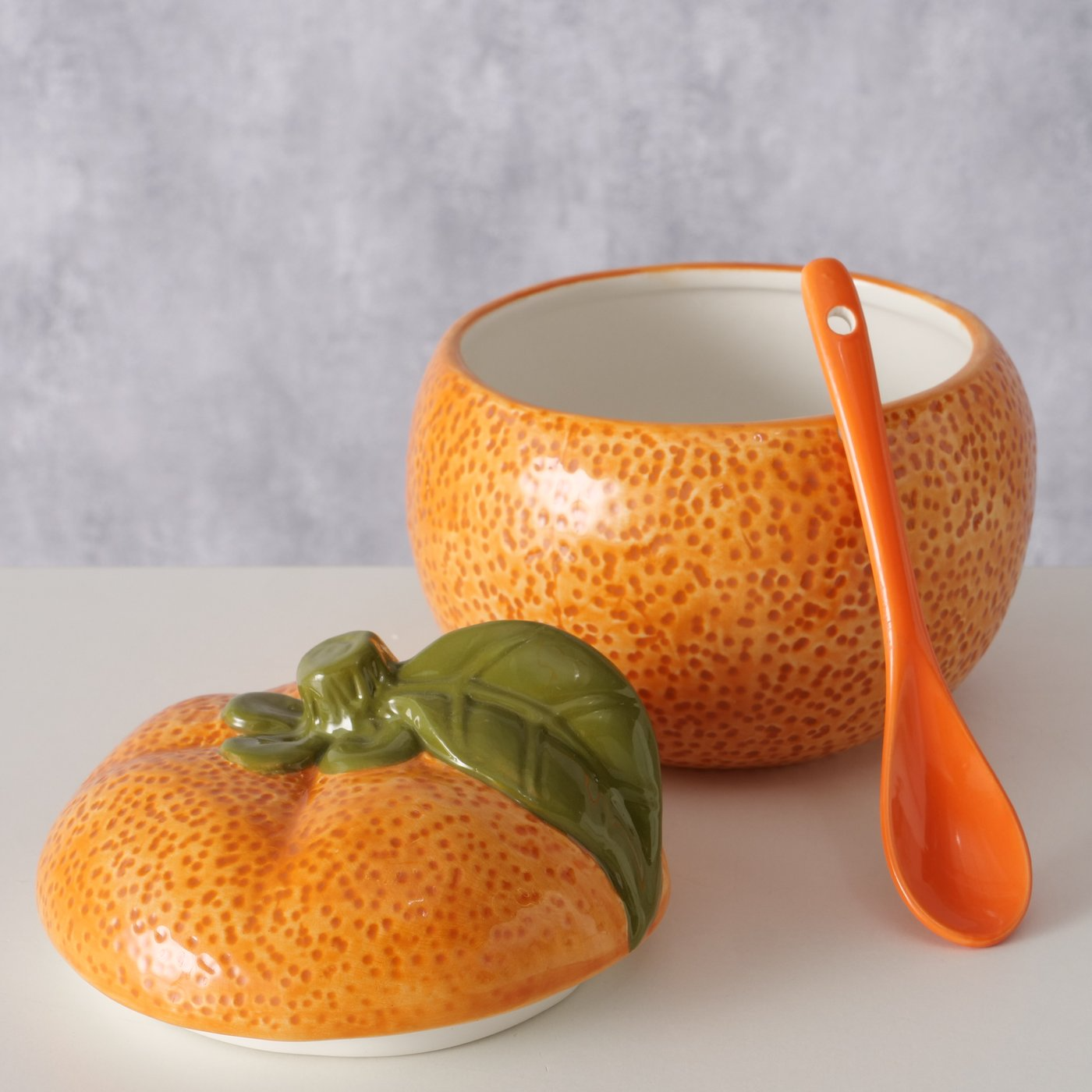 
                  
                    Orangefarbener Marmeladentopf aus Keramik
                  
                