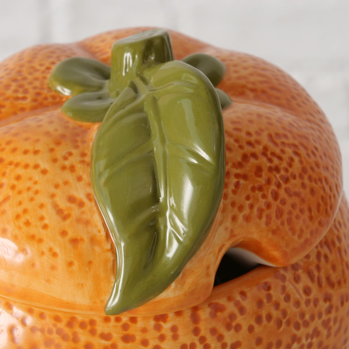 
                  
                    Orangefarbener Marmeladentopf aus Keramik
                  
                