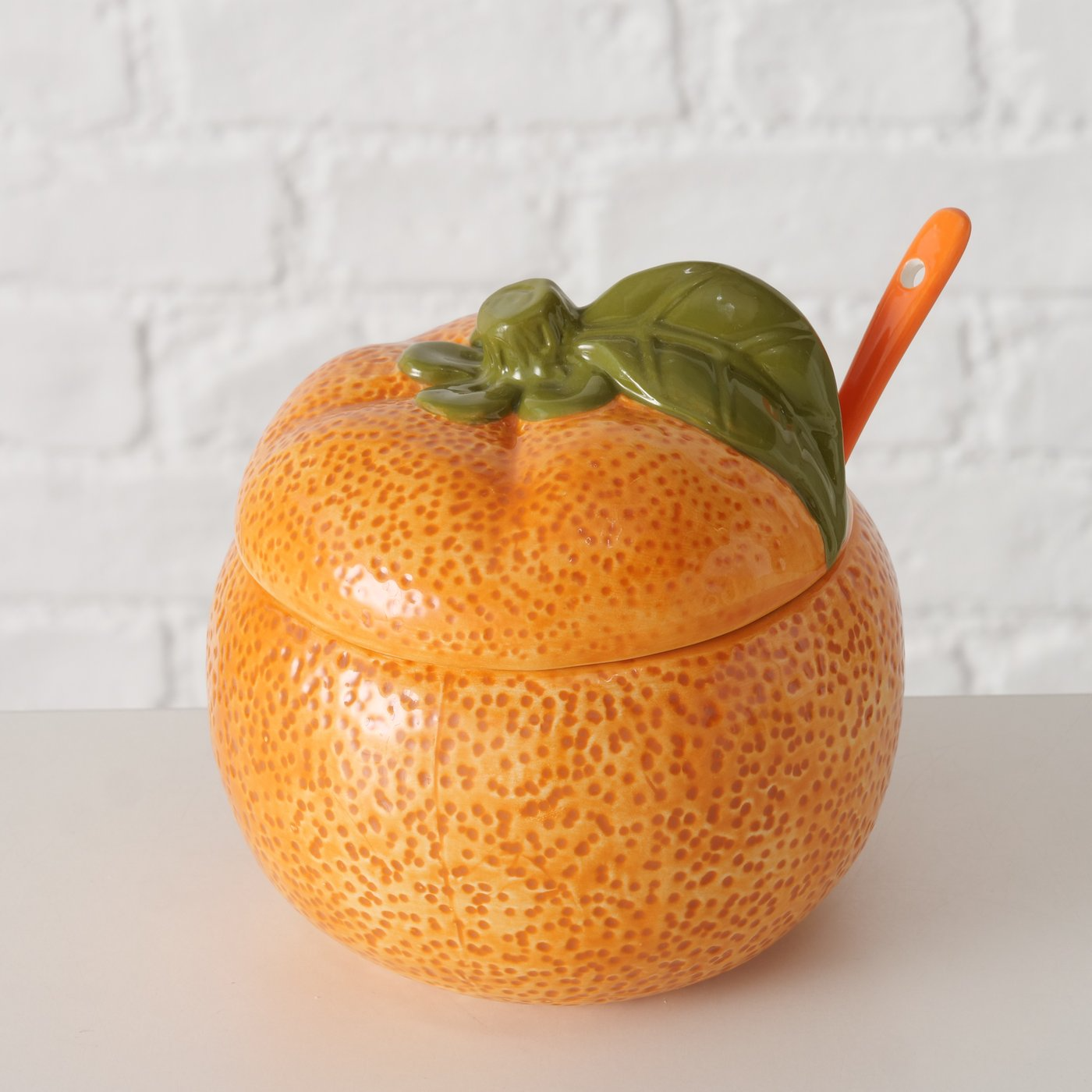 
                  
                    Orangefarbener Marmeladentopf aus Keramik
                  
                