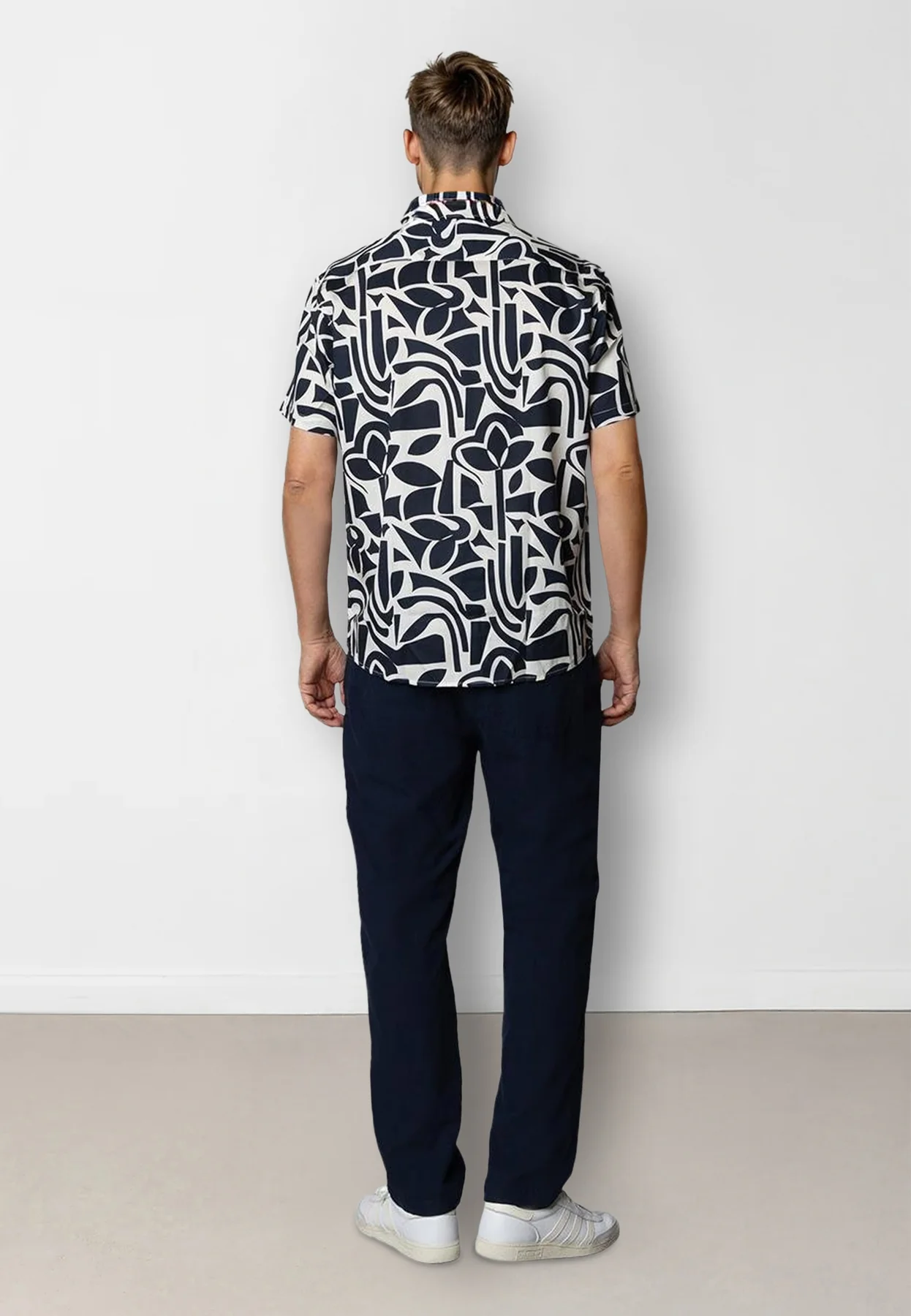 
                  
                    BOWLING NOAH Navy Ecru Short Sleeve Shirt
                  
                