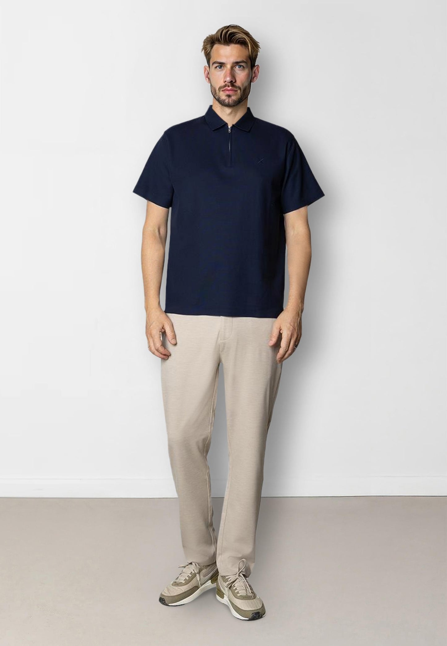
                  
                    JOSS Marineblaues Polo-T-Shirt
                  
                