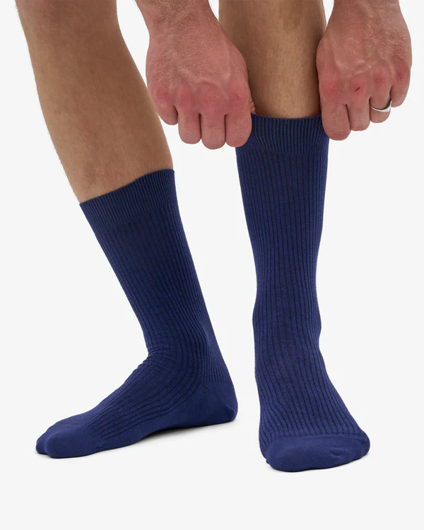 
                  
                    Marineblaue klassische Socken
                  
                