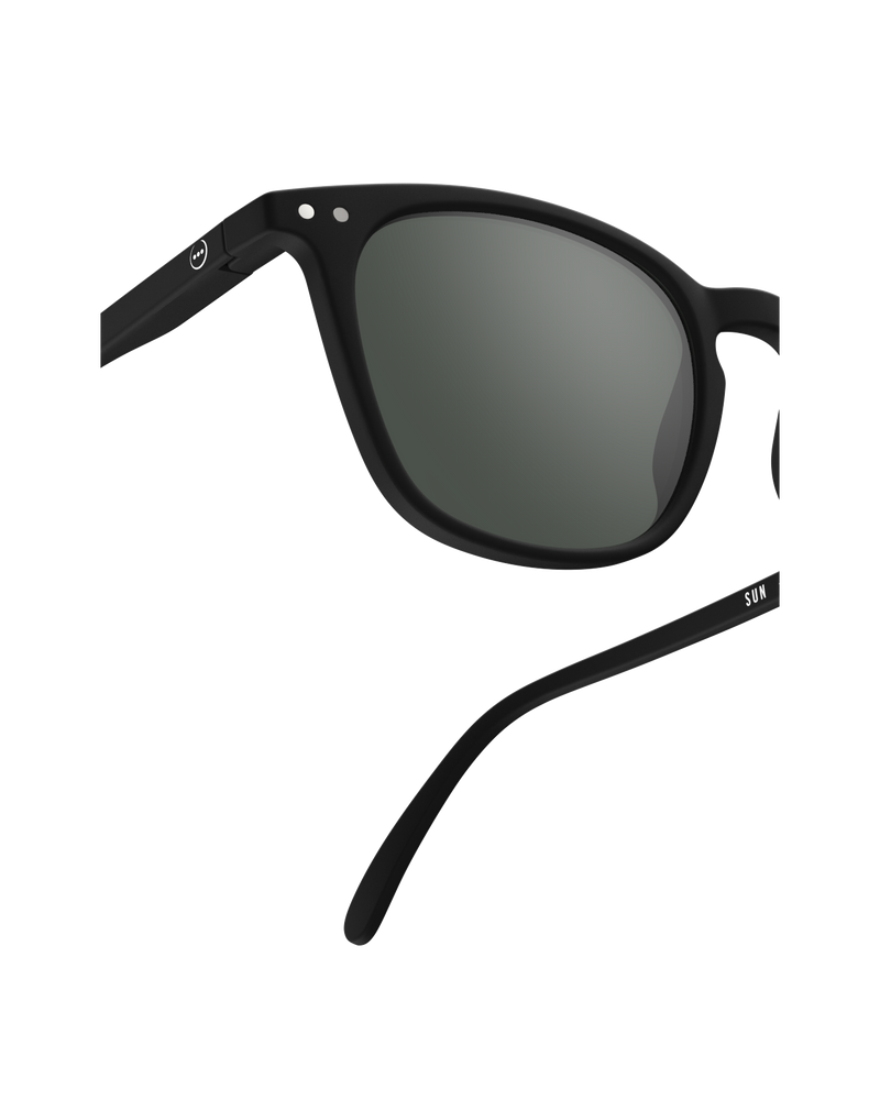 
                  
                    #E Schwarze Sonnenbrille 
                  
                