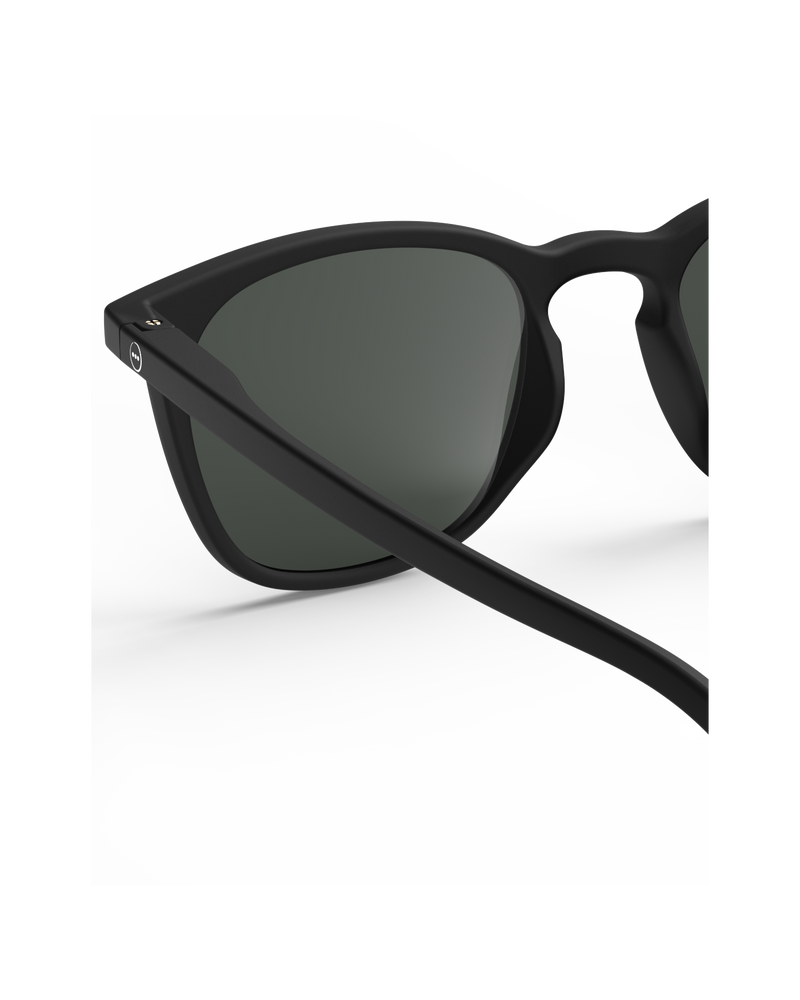 
                  
                    #E Schwarze Sonnenbrille 
                  
                