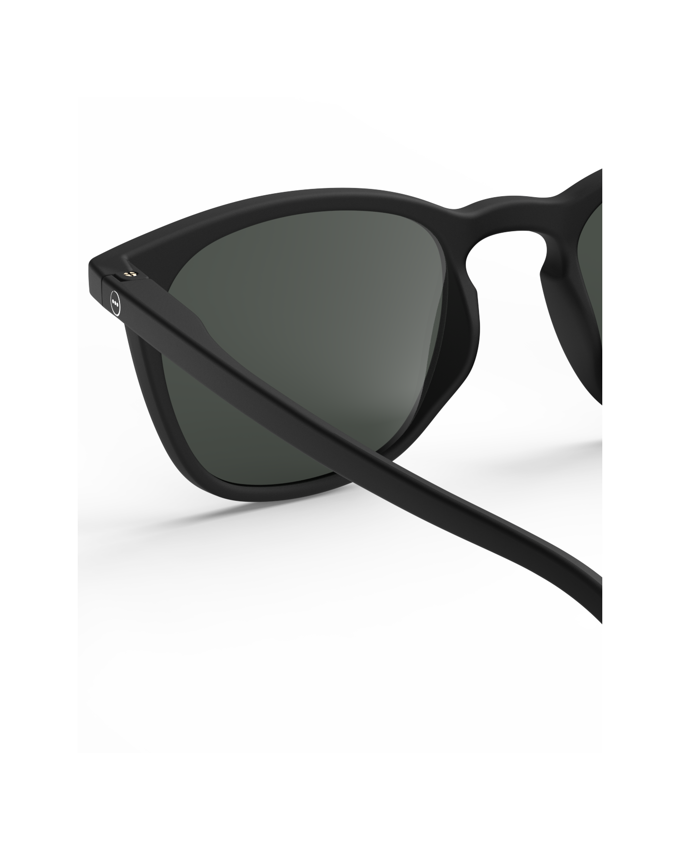 
                  
                    #E Schwarze Sonnenbrille 
                  
                