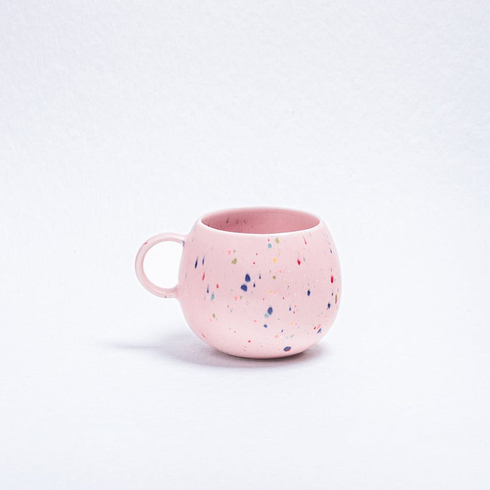 Tasse mit rosa Ball