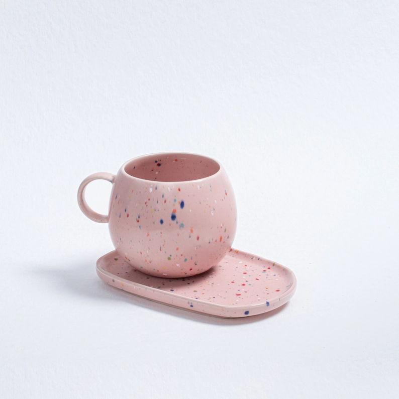 
                  
                    Tasse mit rosa Ball
                  
                