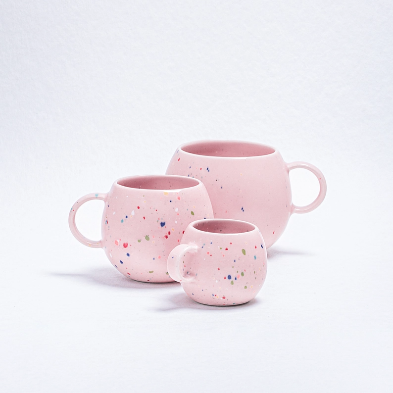 
                  
                    Tasse mit rosa Ball
                  
                