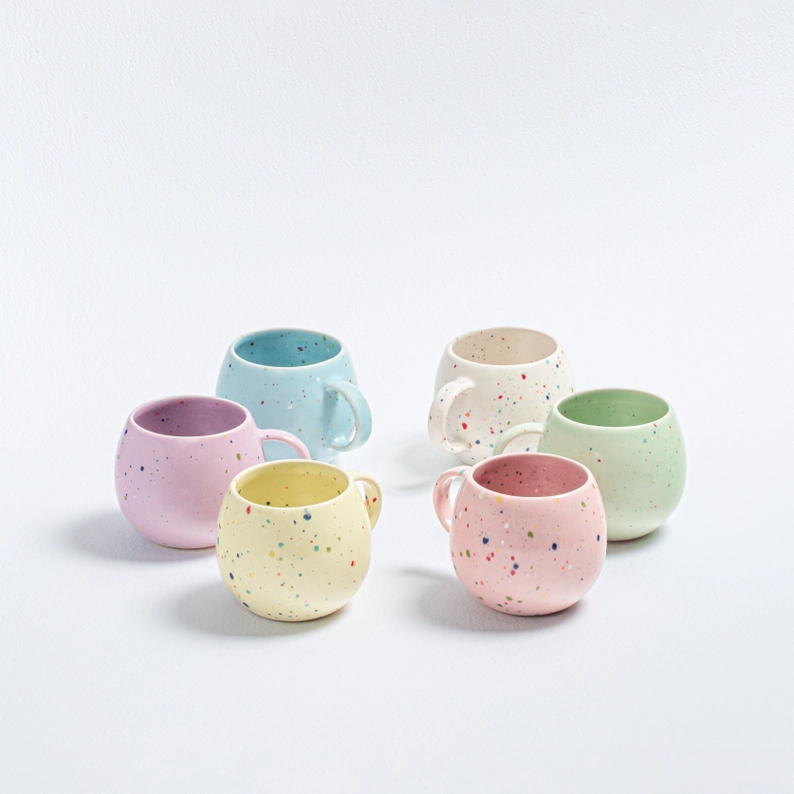 
                  
                    Tasse mit rosa Ball
                  
                