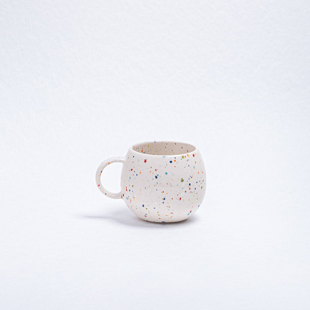 Weiße Kugeltasse