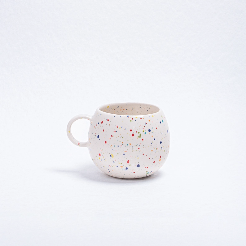 
                  
                    Weiße Kugeltasse
                  
                