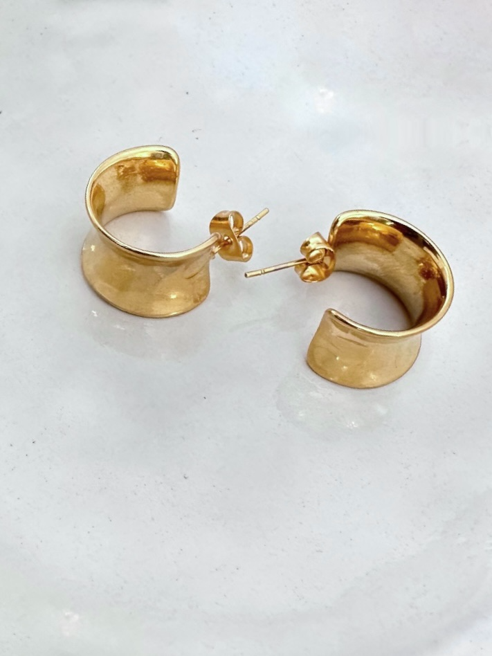 
                  
                    Gold Wide Short Earrings
                  
                