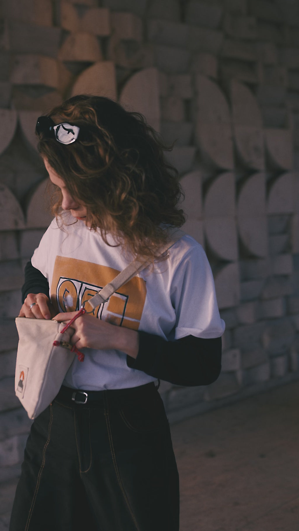 
                  
                    White Side Pouch
                  
                
