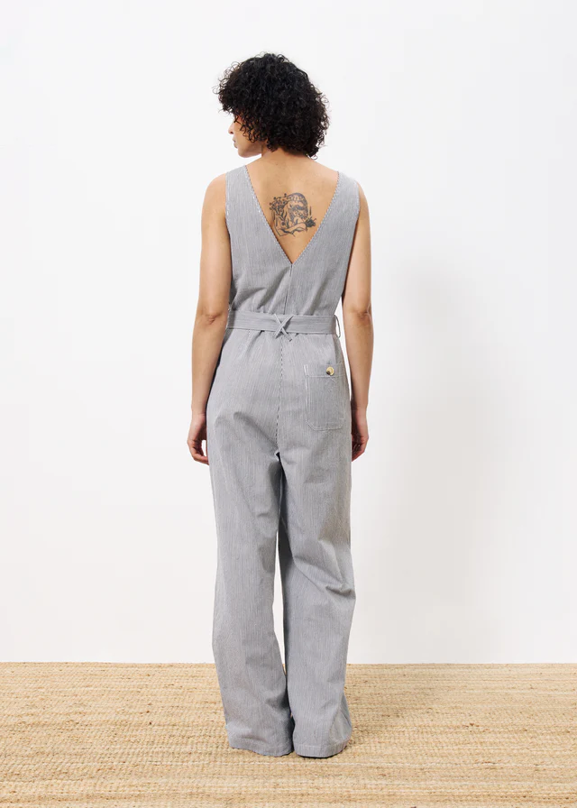 
                  
                    MADDIE Cremefarbener gestreifter Jumpsuit
                  
                