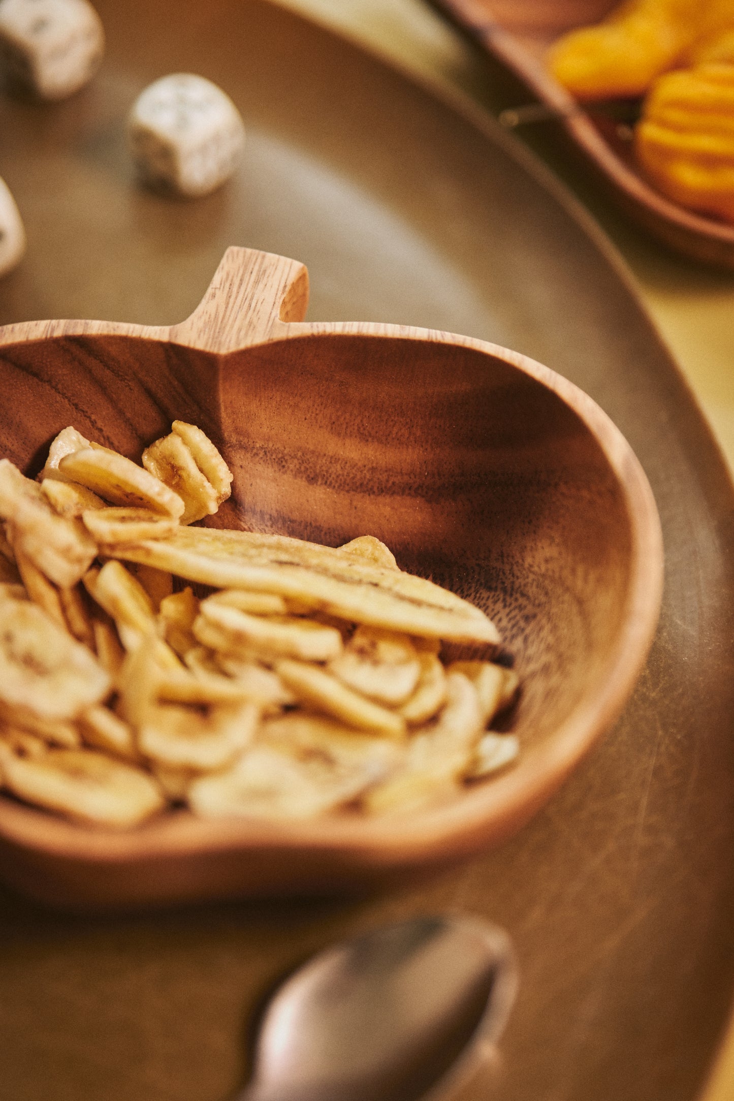 
                  
                    Große Schale aus Akazienapfel
                  
                