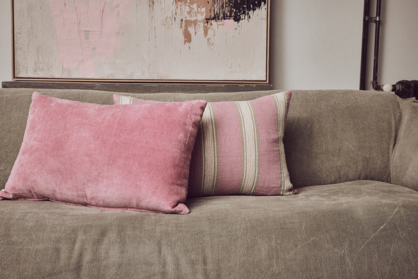 
                  
                    Kissen aus rosa Samt
                  
                
