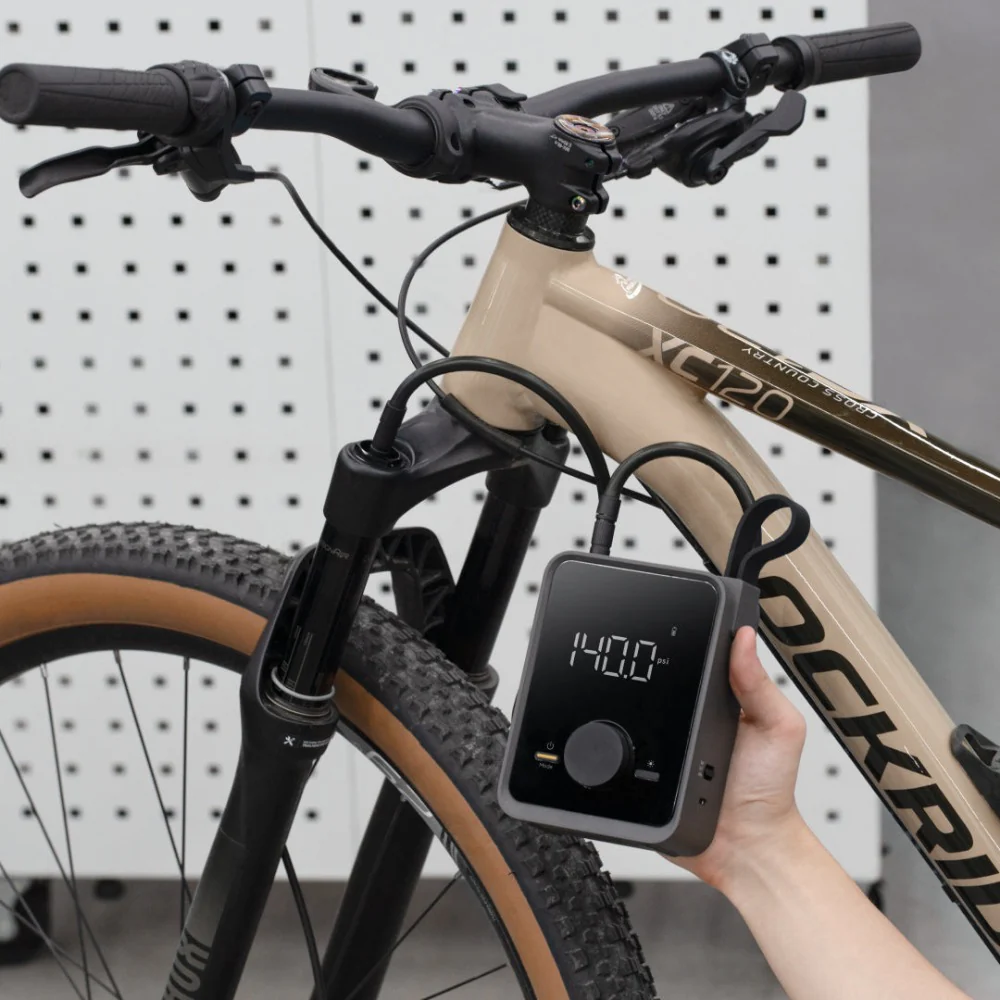 
                  
                    Black Pro Air Pump
                  
                