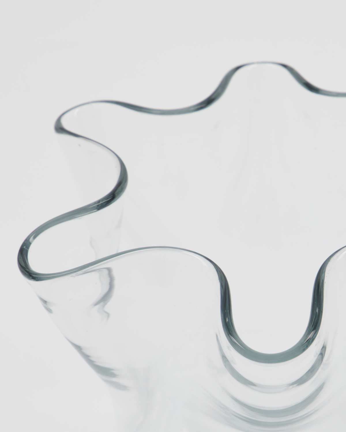 
                  
                    PLIS Transparent Glass Vase
                  
                