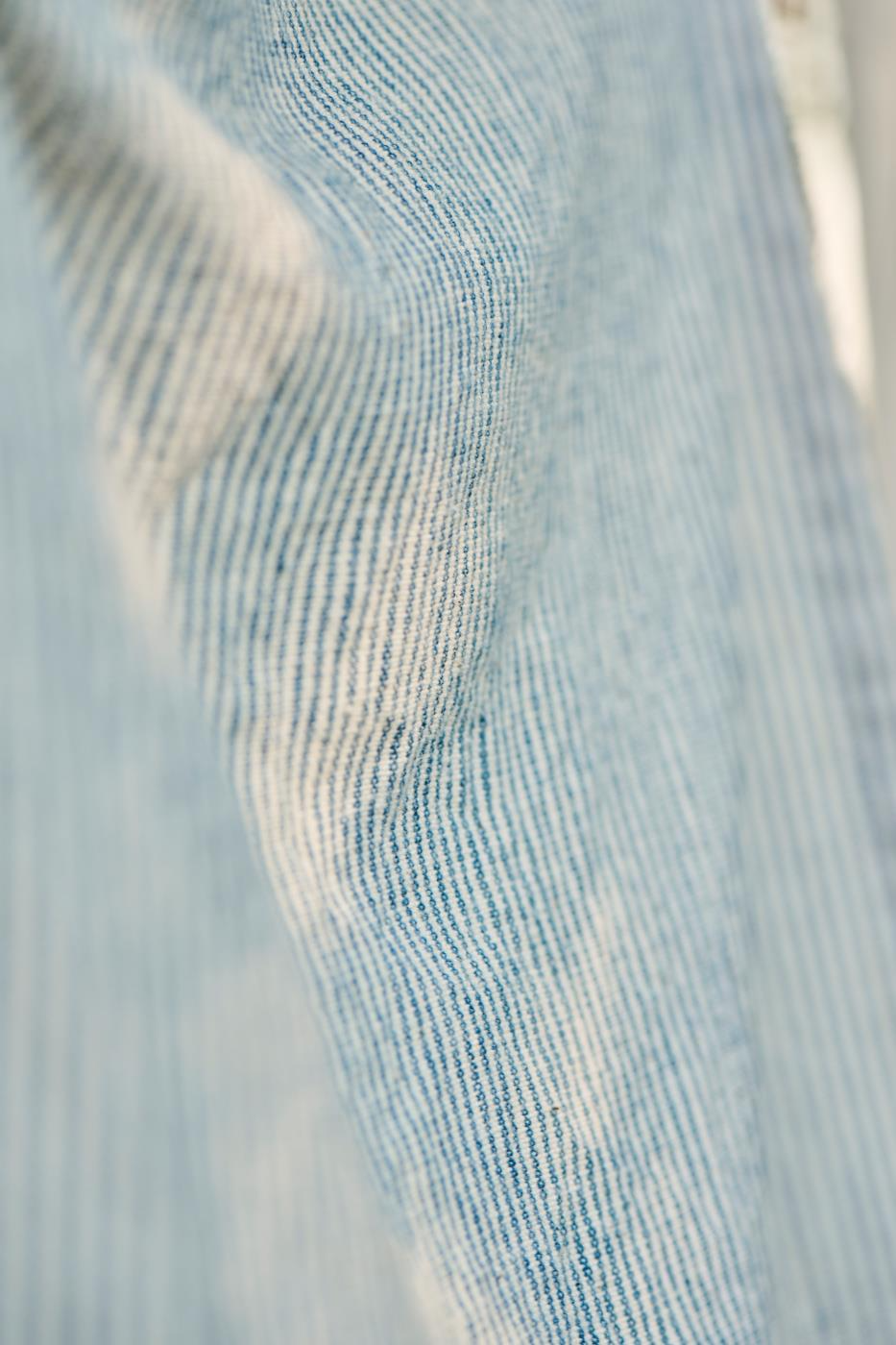 
                  
                    CHARLIE Geschirrtuch mit dunkelblauen, dünnen Streifen
                  
                