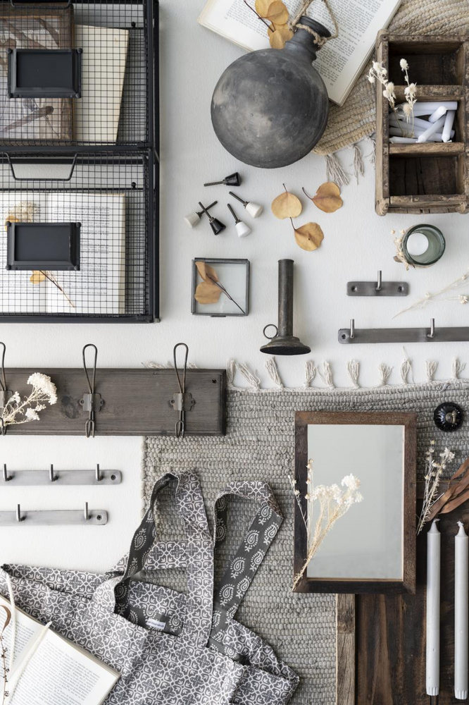 
                  
                    Cremefarbener Keramikknopf
                  
                