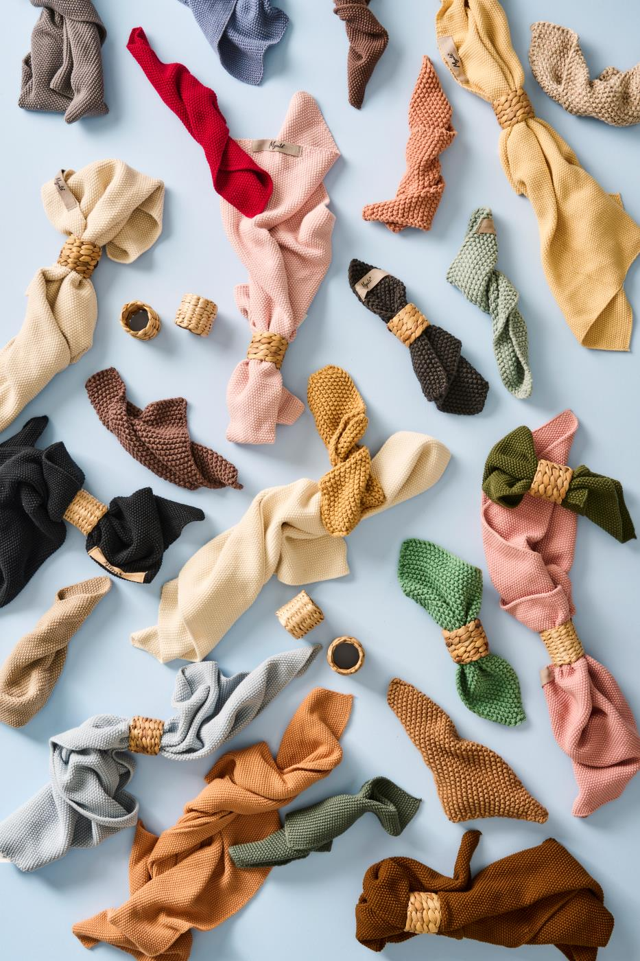 
                  
                    MYNTE gestrickter Topflappen mit verblasster Rose
                  
                