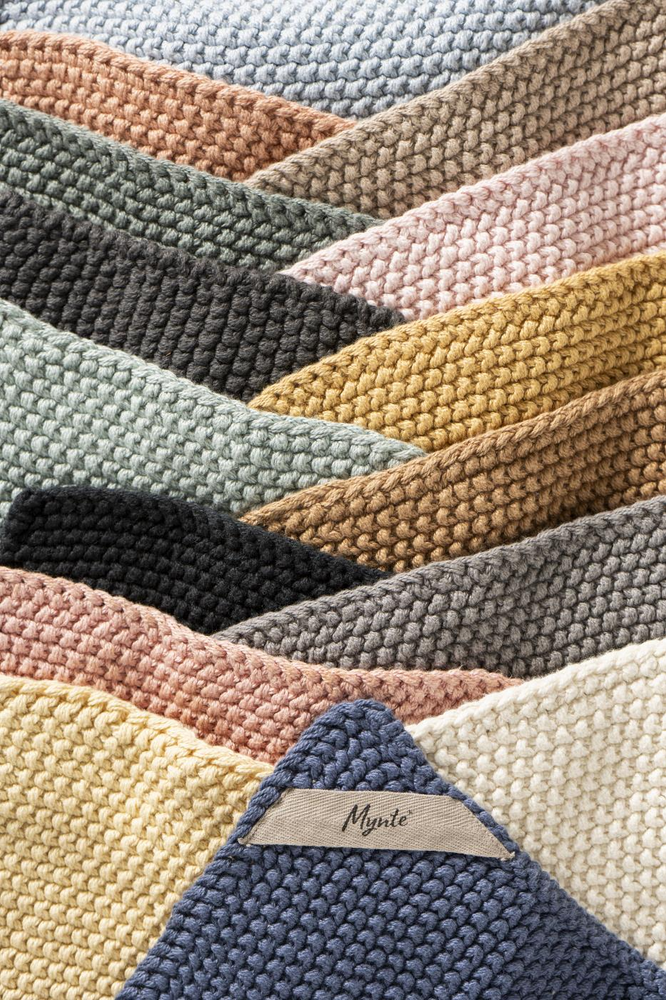 
                  
                    MYNTE Nordic Sky Gestrickter Topflappen
                  
                