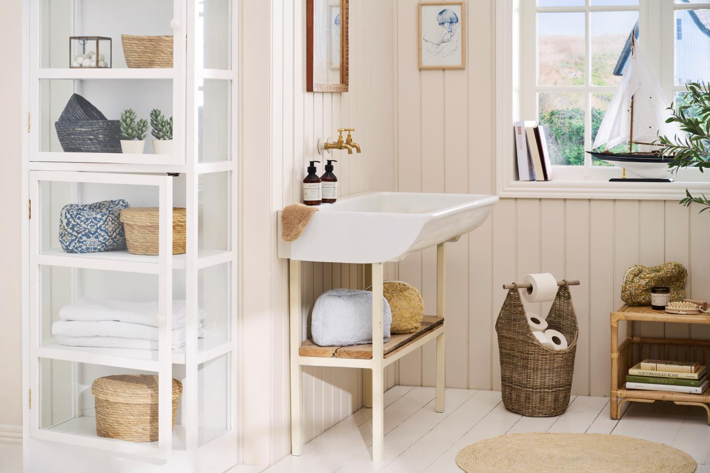 
                  
                    White Corn Round Rug
                  
                