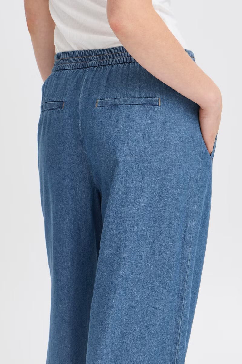 
                  
                    IHARCHER Jeans im verwaschenen Mittelalter-Blau
                  
                