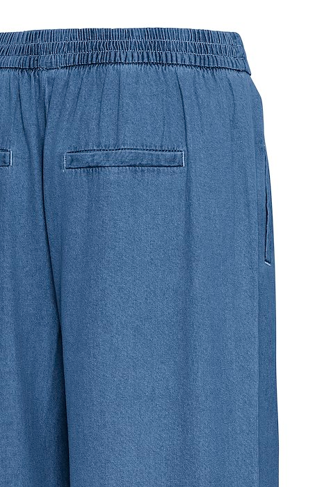 
                  
                    IHARCHER Jeans im verwaschenen Mittelalter-Blau
                  
                