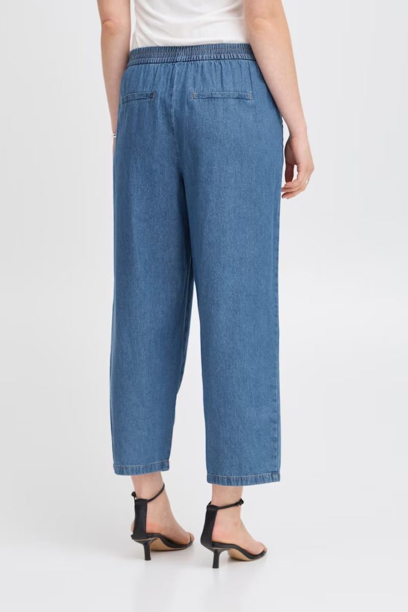 
                  
                    IHARCHER Jeans im verwaschenen Mittelalter-Blau
                  
                